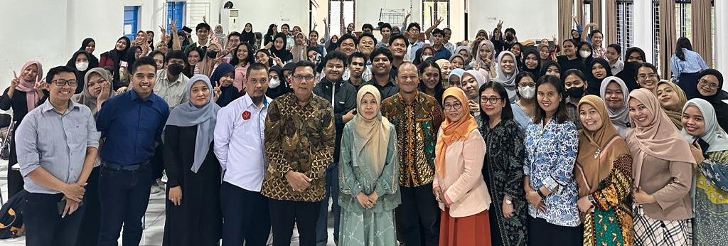 Farmasi UNTAD mendatangkan Guru Besar dan Dosen Farmasi Universitas Hasanuddin dalam Kuliah Tamu